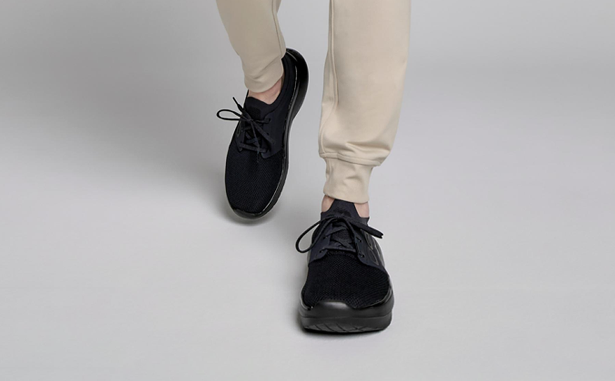 mens-oomy-stride-black-09-09-Mens_BlackStride2 Men's OOmy Stride - Black