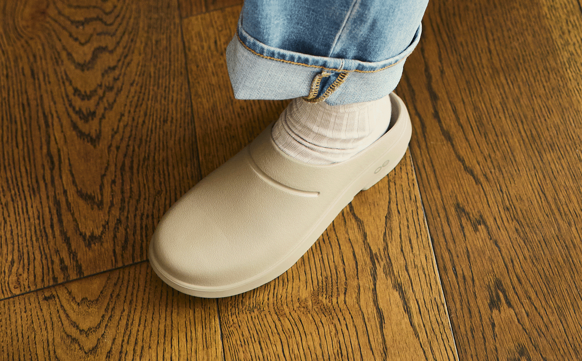 womens-oocloog-clog-nomad-10-10-1200_nomad_w_lifestyle Women's OOcloog Clog - Nomad